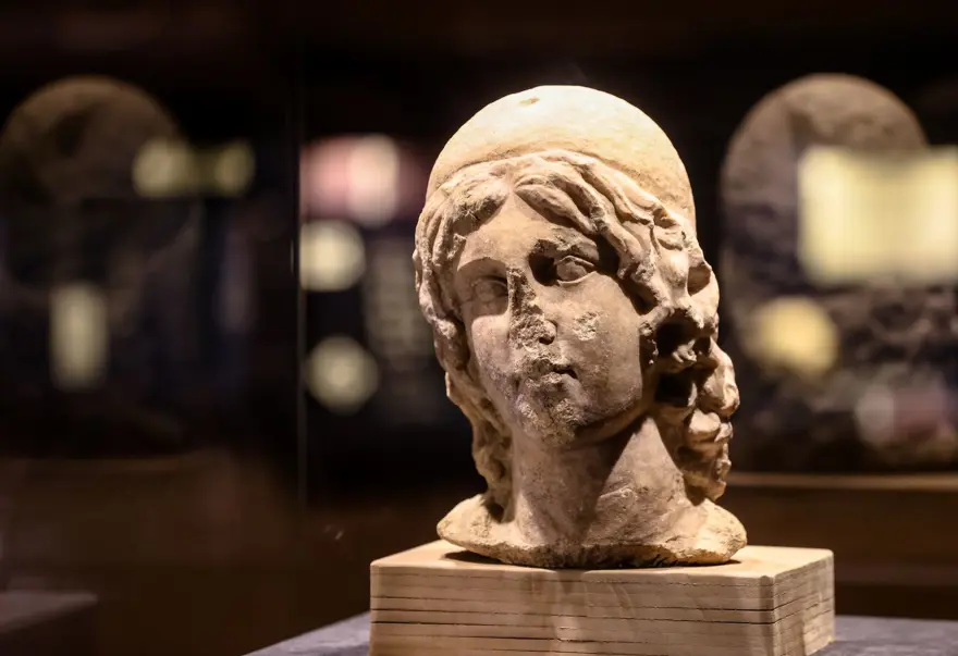 Apollon heykelleri ilk kez ziyaretçisiyle buluştu 5