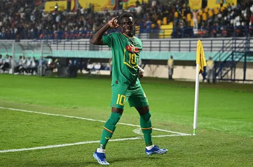 Fenerbahçe'nin yeni transferi Amara Diouf için dikkat çeken benzetme: "Onu Mourinho'ya verin | Ronaldo ve Mane gibi" 6 Fenerbahçe'nin yeni transferi Amara Diouf için dikkat çeken benzetme: "Onu Mourinho'ya verin | Ronaldo ve Mane gibi" 6