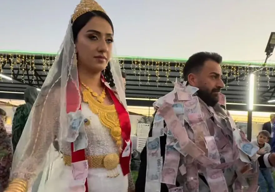 Düğünde takı töreni 5 saat sürdü: 4 kilo altın, 10 milyon TL para takıldı 