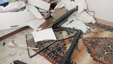 Artvin’de heyelan: Yamaçtan kopan kayalar eveisabet etti