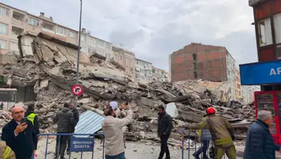 İstanbul Güngören'den bina çöktü