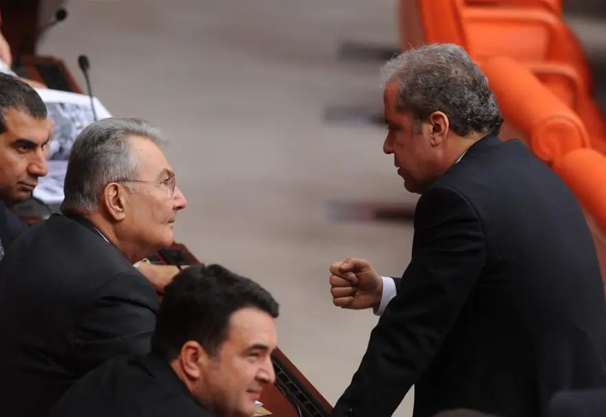 CHP'lilerden Şamil Tayyar'a protesto 1