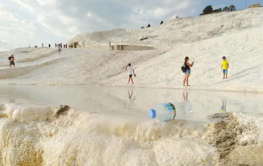 Pamukkale'de utandıran görüntüler 1 Pamukkale'de utandıran görüntüler 1