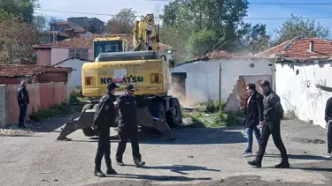 Uyuşturucuyla mücadele kapsamında 10 metruk bina yıkıldı