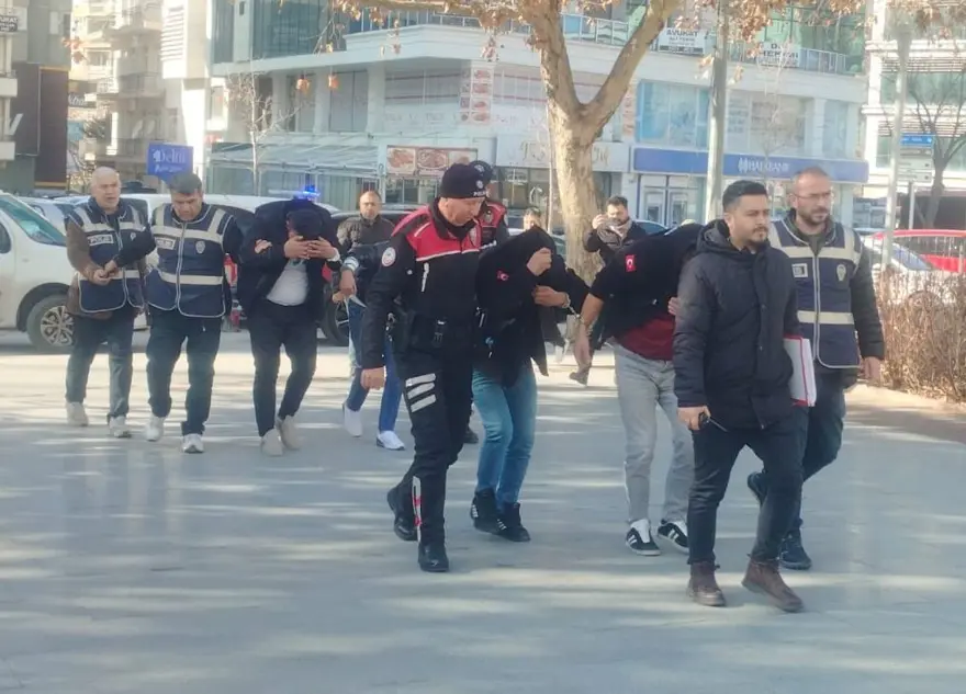 Türkiye'nin 26 ilinde yayılan kombi çetesine operasyon: 1 milyon 500 bin liralık vurgun yaptılar! 