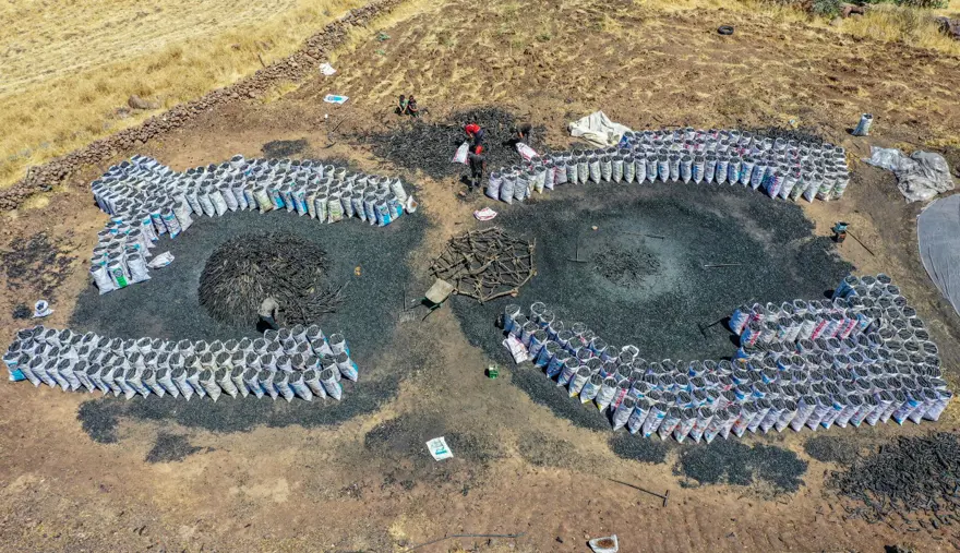 Torakçılardan yaz ortasında 90 derece sıcağın altında mesai: “Sıcakhavadan şikayet edenler gelip bizi görsün” 13 Torakçılardan yaz ortasında 90 derece sıcağın altında mesai: “Sıcakhavadan şikayet edenler gelip bizi görsün” 13