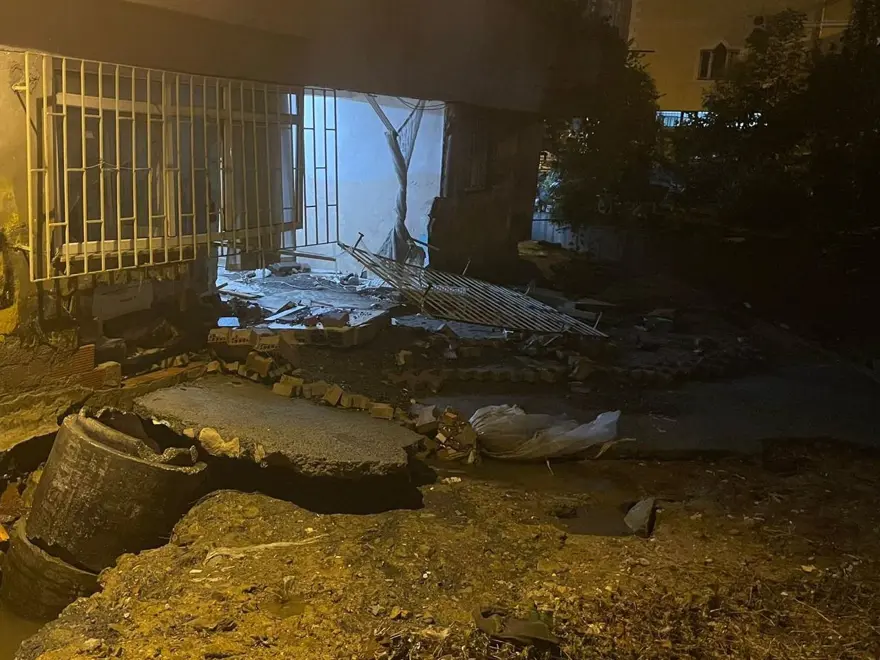 İstanbul'u sağanak vurdu: Ev ve iş yerlerini su bastı, sele kapılan 2 kişi hayatını kaybetti 44