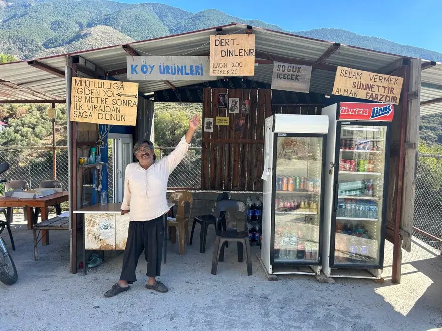 Astığı tabela ilgi odağı oldu: "Dert dinlenir; kadın 200 TL, erkek 20 TL" 2