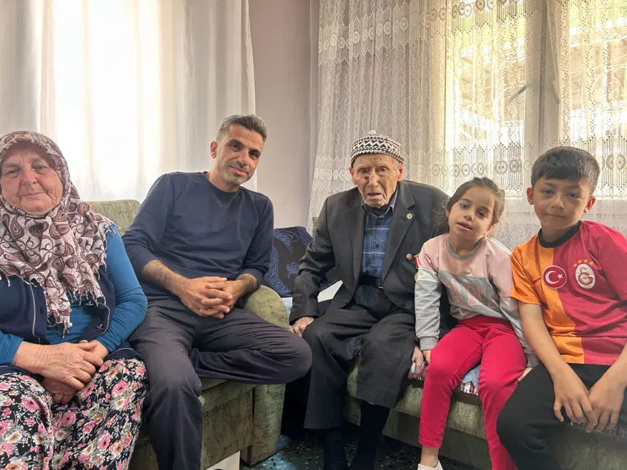 Torununun torununu gördü: 103 yaşındaki Kore gazisinin uzun yaşam sırrı Torununun torununu gördü: 103 yaşındaki Kore gazisinin uzun yaşam sırrı