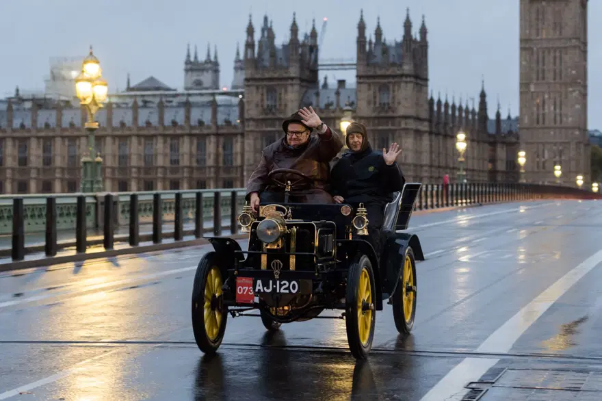 Londra‘da antika otomobiller yarıştı 10