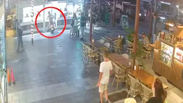 Alkollü turist ortalığı karıştırdı: Motosikleti ile kuyumcu dükkanına daldı, ardından korkup kaçtı
