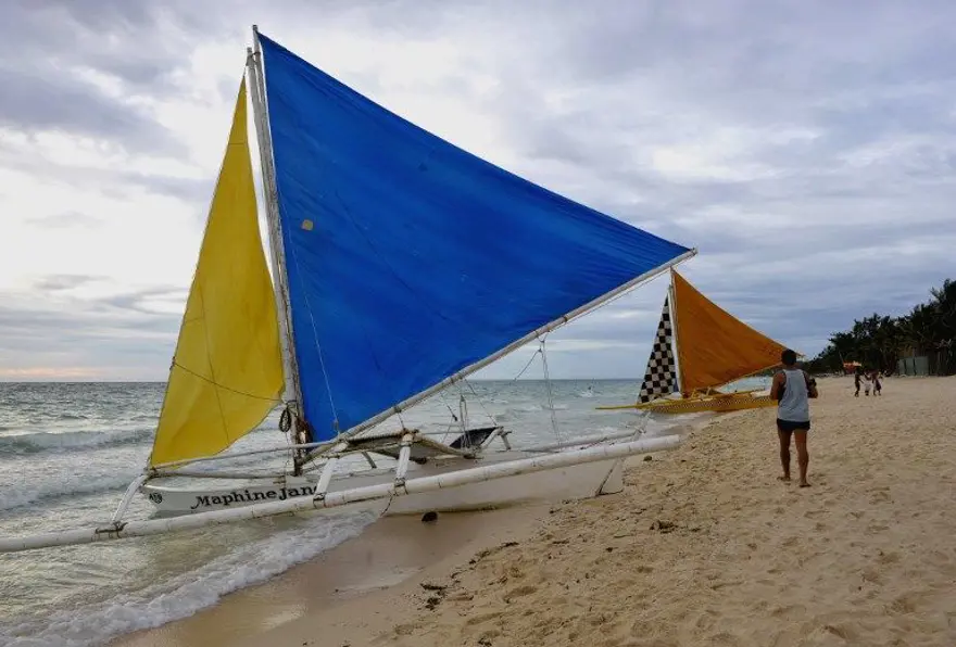 Filipinler 1 milyar dolar gelir getiren turistik adayı kapattı 14