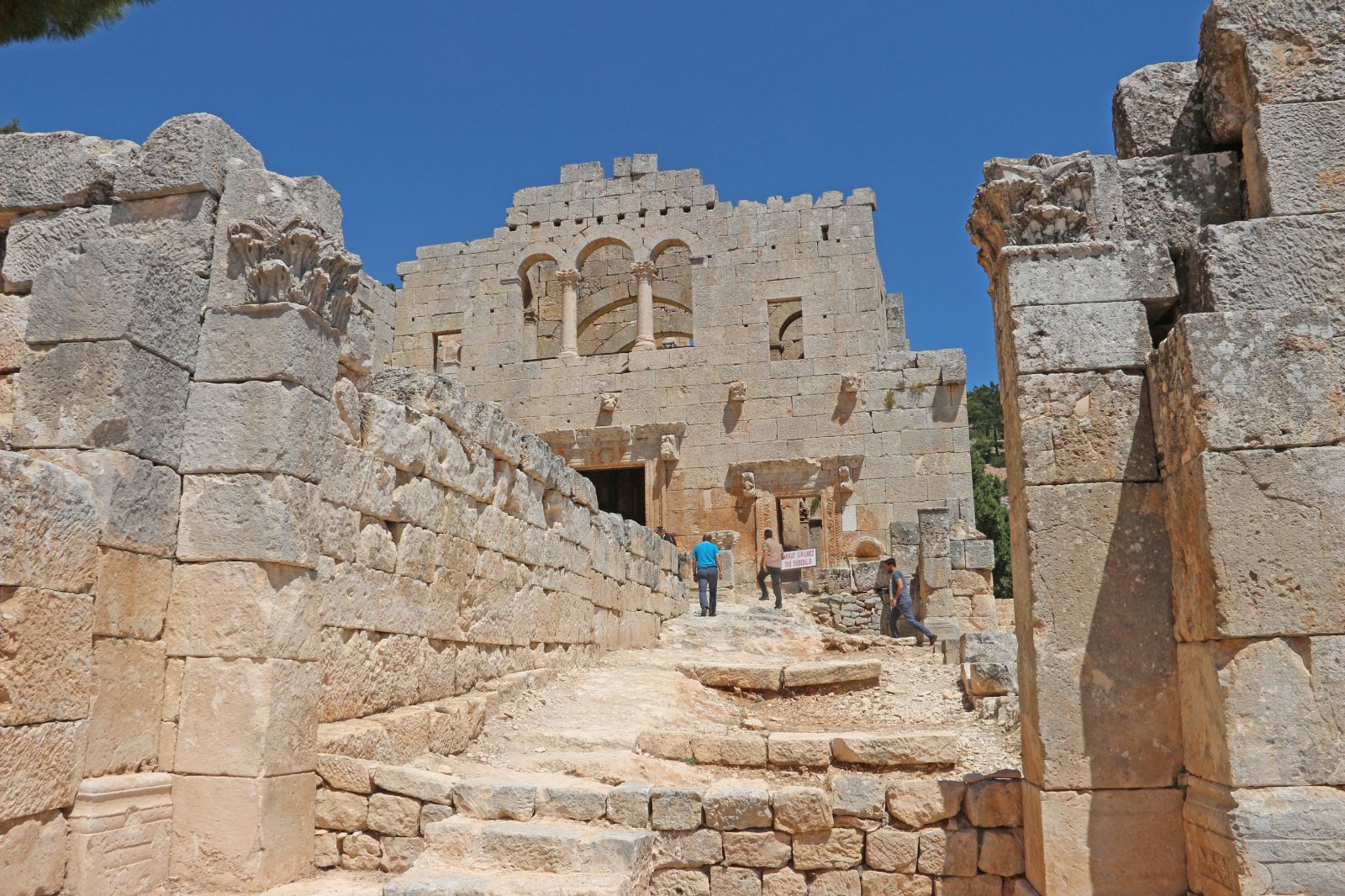 Mersin'de tarihin binlerce yıllık tanığı: Alahan Manastırı