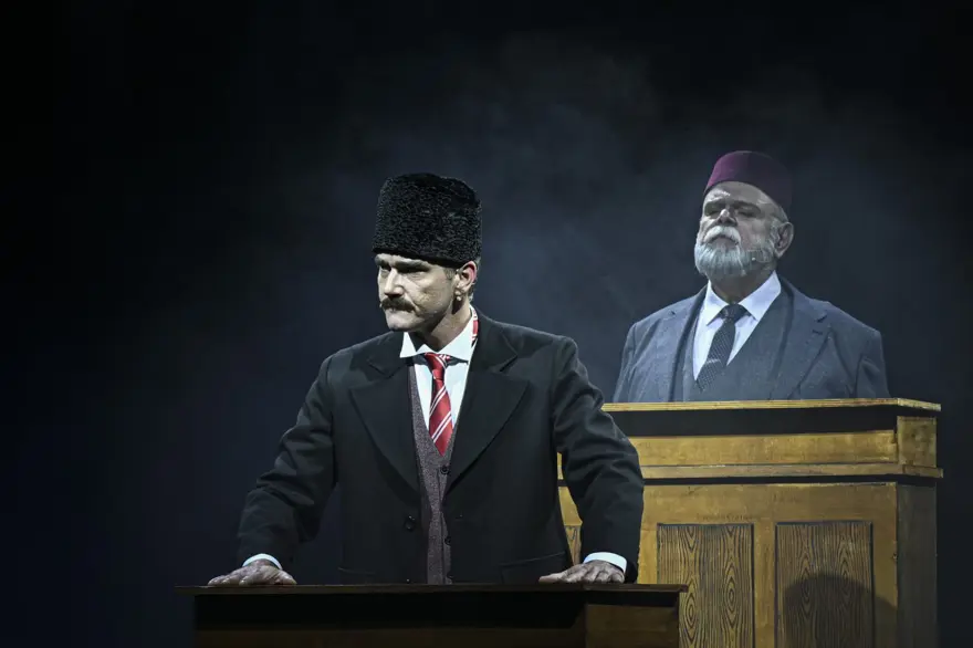 "Cumhuriyete Doğru" oyunu Ankara'da "perde" dedi 3 "Cumhuriyete Doğru" oyunu Ankara'da "perde" dedi 3