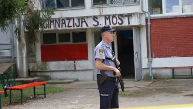 Bosna Hersek'te bir lise hademesi, okulda görevli üç kişiyi öldürdü