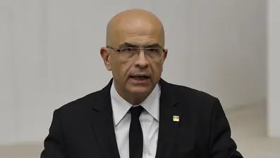 CHP'li Enis Berberoğlu'na 5 yıl 10 ay hapis