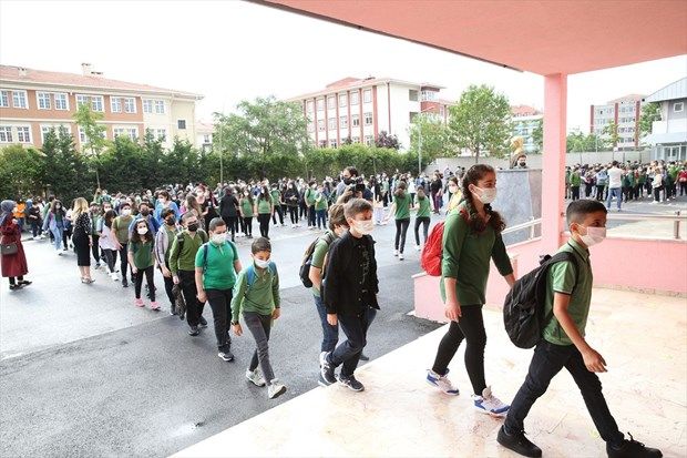 Artan vaka sayısı okulların açılış tarihini etkiler mi? (Bakan Selçuk yanıtladı)