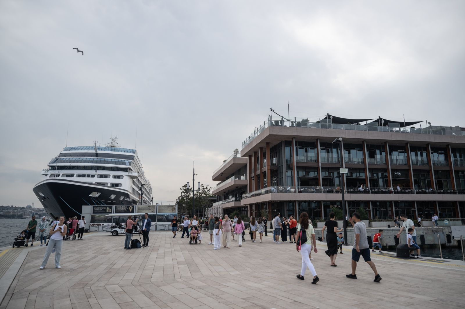 Lüks kruvaziyer "Visita" Galataport'ta