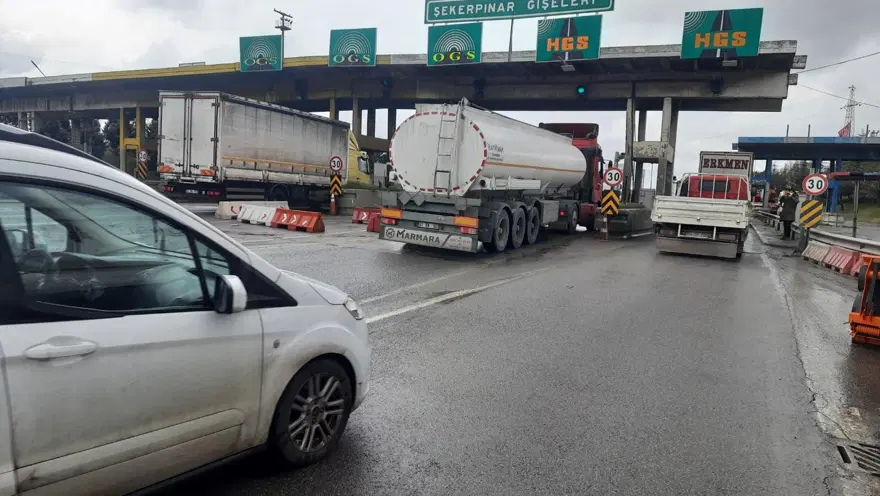İstanbul yolunda 8 kilometrelik TIR ve kamyon kuyruğu 13