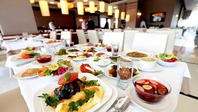 İstanbul'da '5 yıldızlı' iftar kişi başı 400 lirayı aşıyor