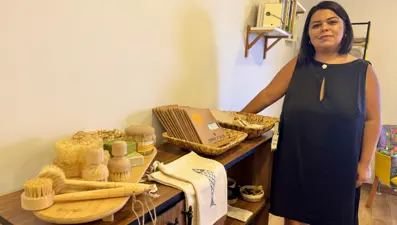 Oğlunun alerjisi, balmumundan gıda saklama bezleri üretmeye sevk etti