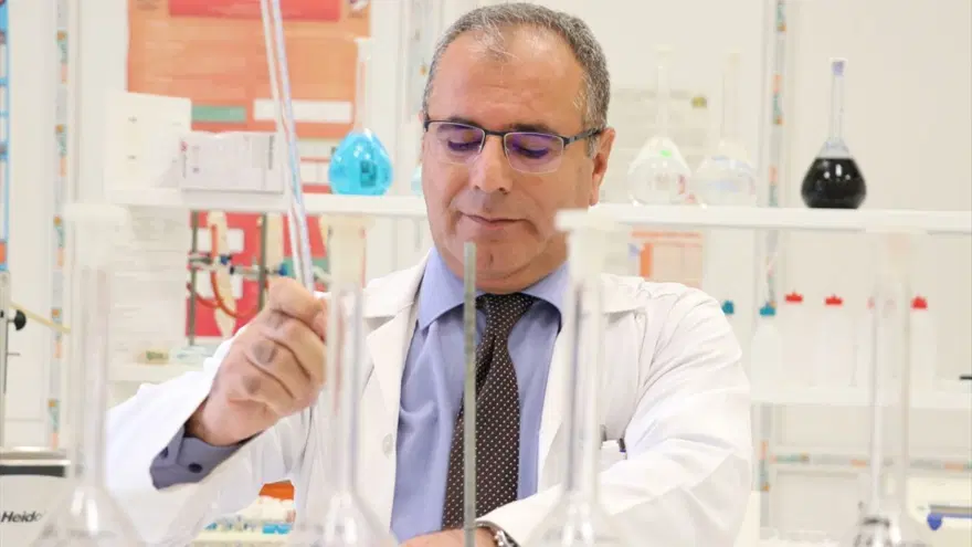 Samanlıkta saklanıp teröristlerdenkurtuldu, profesör oldu 7 Samanlıkta saklanıp teröristlerdenkurtuldu, profesör oldu 7