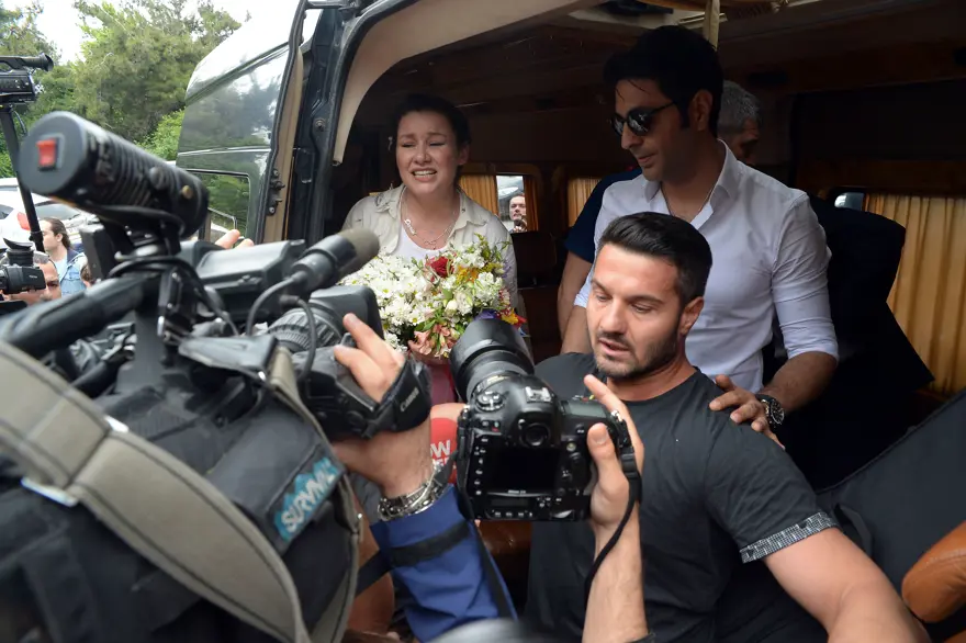 Deniz Seki tahliye oldu (Cezaevinden beyaz güvercinle çıktı) 9