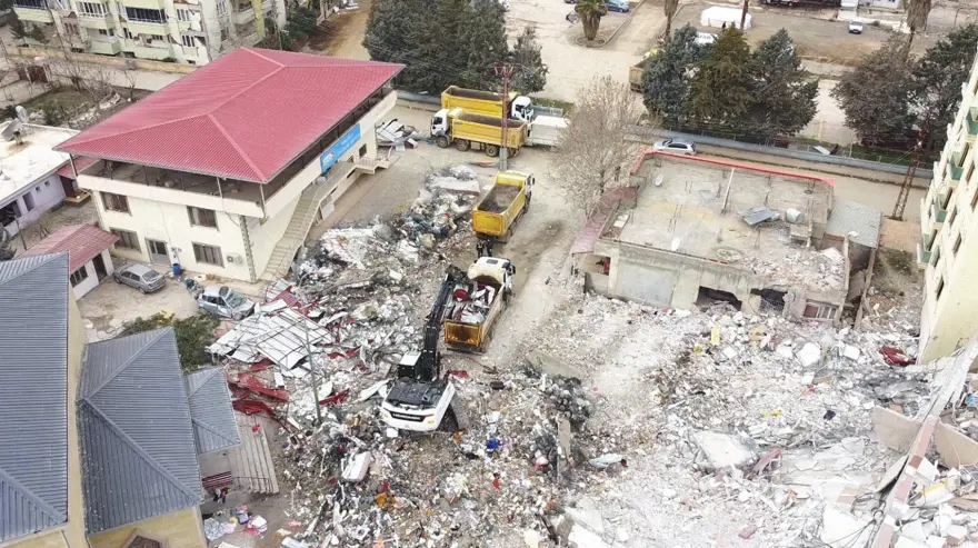 Depremde 29 kişinin can verdiği Özlem Bayraktar Apartmanı'nın şantiye şefinden "staj gibi" itirafı 5