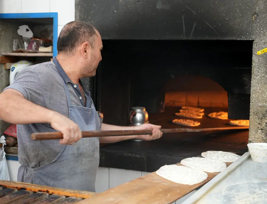 38 derece sıcağa rağmen serinlemek için dışarı çıkıyorlar 1 38 derece sıcağa rağmen serinlemek için dışarı çıkıyorlar 1