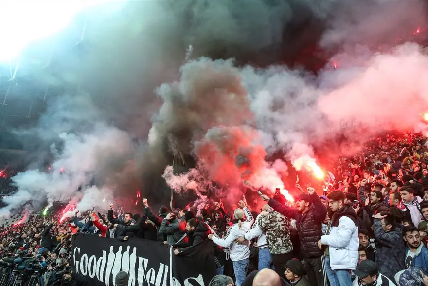 Vodafone Park'ta Sergen Yalçın izdihamı 14 Vodafone Park'ta Sergen Yalçın izdihamı 14