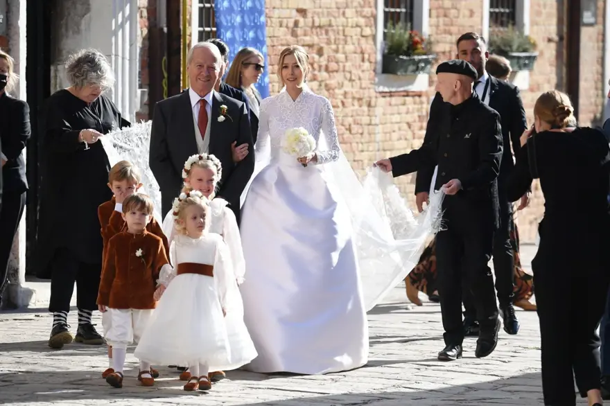 Dünyanın en zengin üçüncü kişisinin oğlu AlexandreArnault evlendi 37 Dünyanın en zengin üçüncü kişisinin oğlu AlexandreArnault evlendi 37