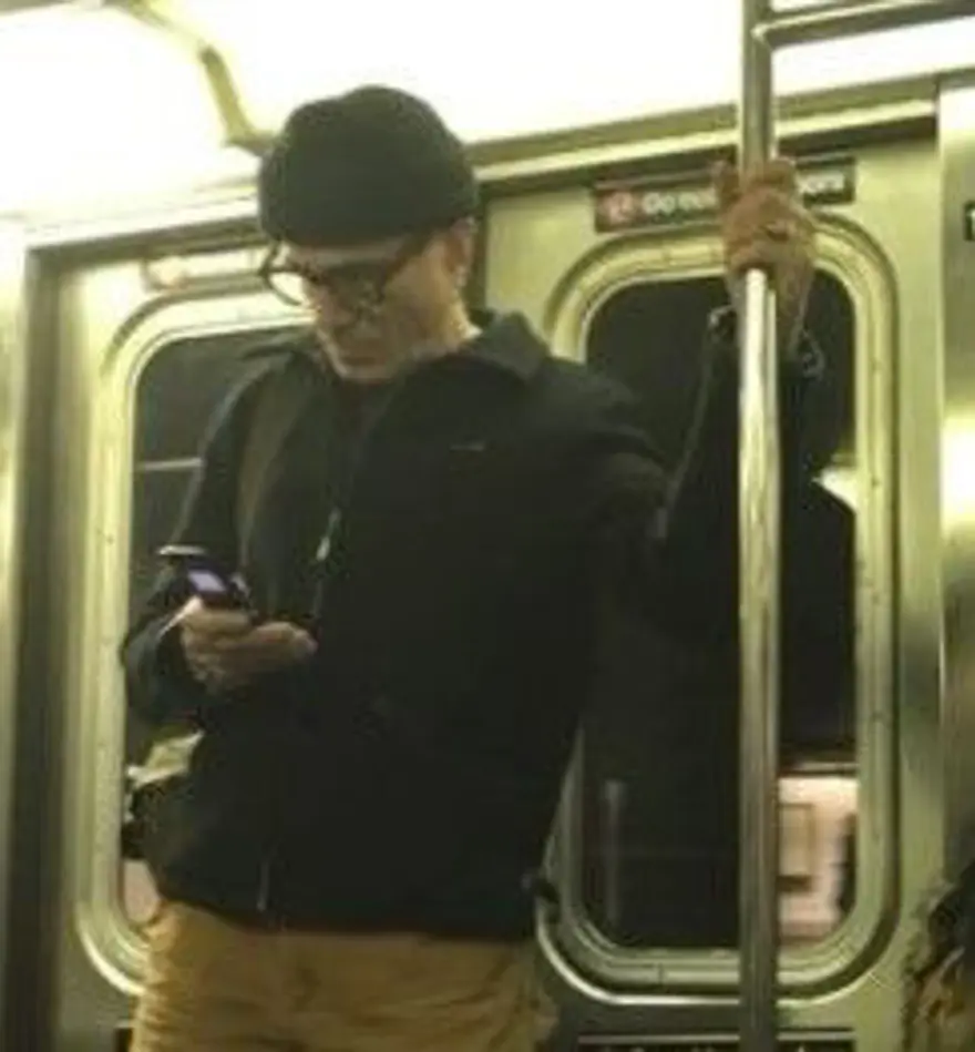 Oyuncu Merve Boluğur otobüste (Toplu taşıma kullanan ünlüler) 68