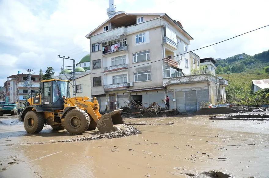 Heyelanın vurduğu Trabzon'da hasar tespit çalışmaları devam ediyor 3