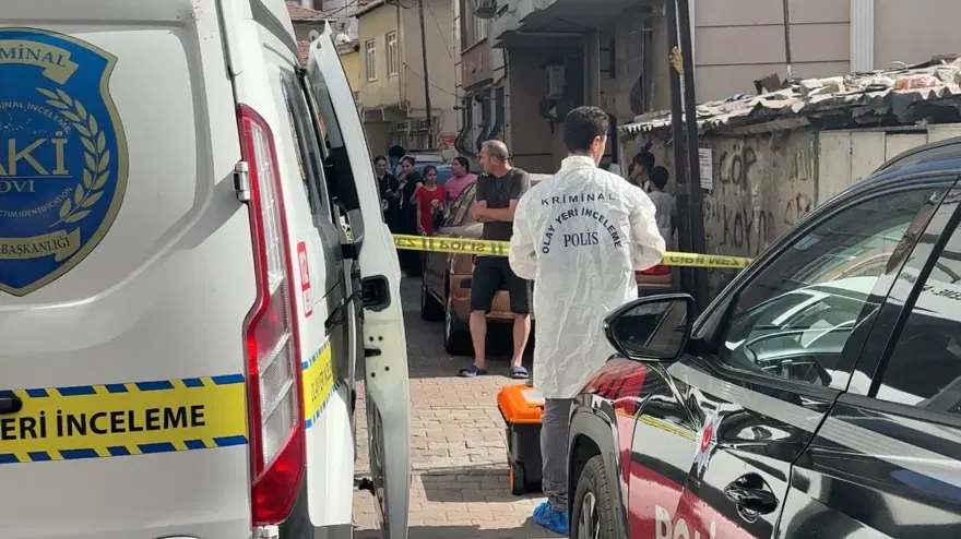 Gecekonduda vahşet anları! Yumurta çırpan ev arkadaşının boğazını kesti 2