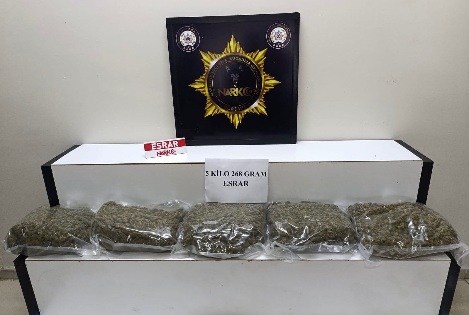 Edremit'te 5 kilogram esrar ele geçirildi