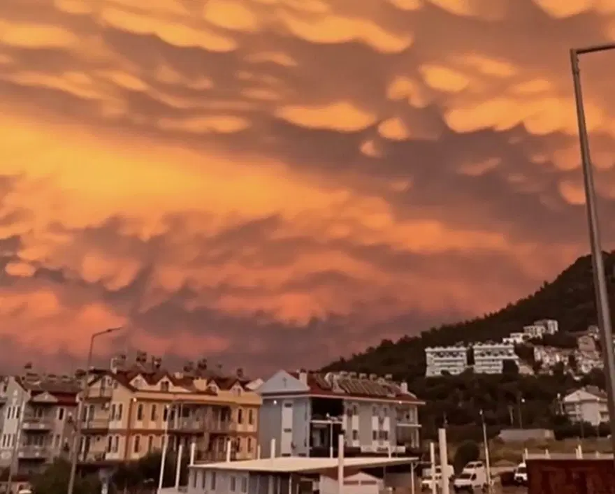 Muğla'da sağanak sonrası Mammatus bulutları görüldü 3 Muğla'da sağanak sonrası Mammatus bulutları görüldü 3