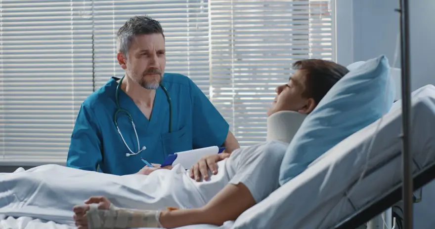 Kıl dönmesi kâbusu oldu, 9 kez ameliyat geçirdi: 19 yaşındaki genç aylarca yatağa bağlı kaldı 