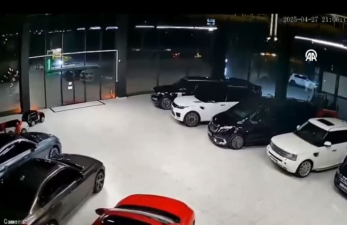 Elazığ'daki deprem anı böyle kaydedildi