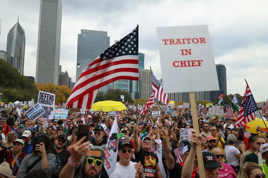 Trump'a karşı "Krallara hayır" gösterisi: Milyonlarca kişi katılıyor 5