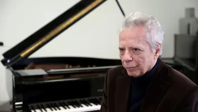 Maestro Rengim Gökmen'e altın madalya