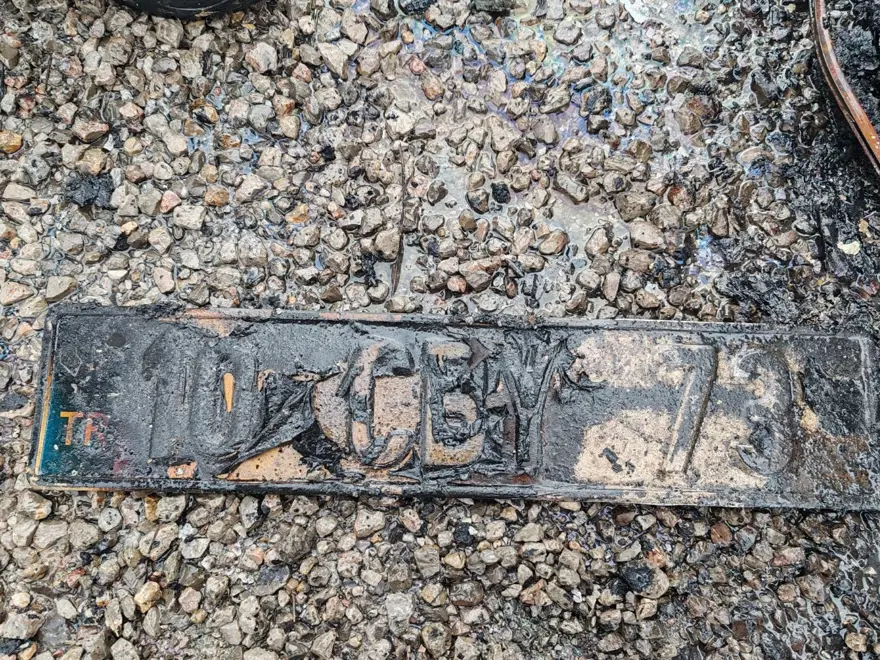 Seyir halindeki otomobil küle döndü 