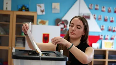 Arnavutluk, genel seçim için sandık başında