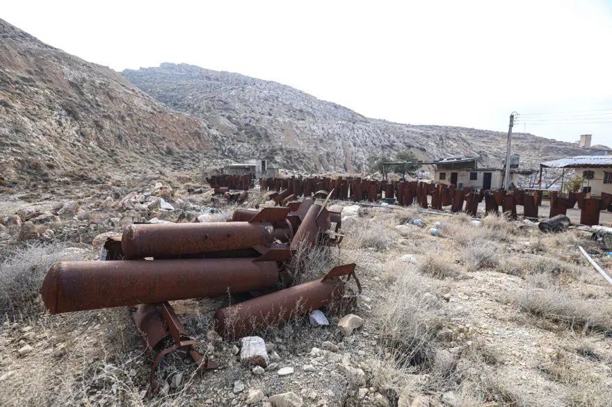 Esad'ın katliam tesisi görüntülendi! Halka yasaklanan Kasyun Dağında varil bombaları üretti 7 Esad'ın katliam tesisi görüntülendi! Halka yasaklanan Kasyun Dağında varil bombaları üretti 7