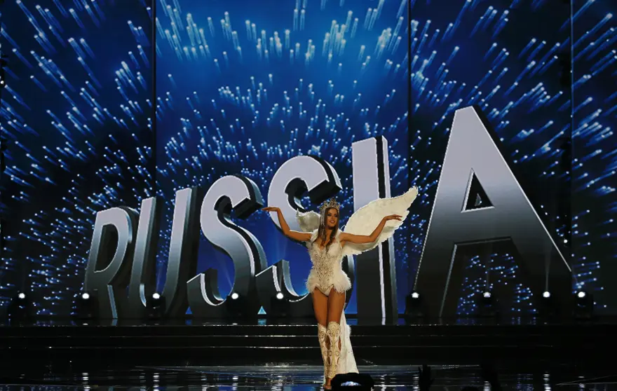 Miss Universe yarışmasında kıyafetler de yarışıyor 19