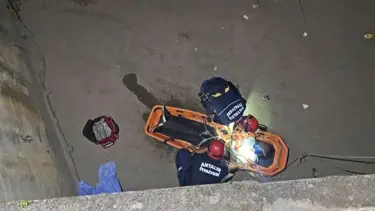 Antalya'da feci olay: Beş metreden beton zemine düştü