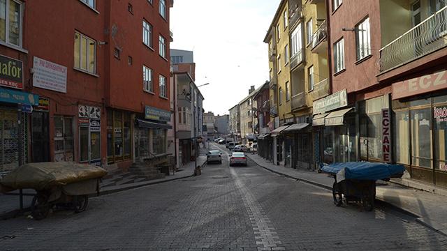 Aksaray'da otomobil şarampole devrildi: 1 ölü