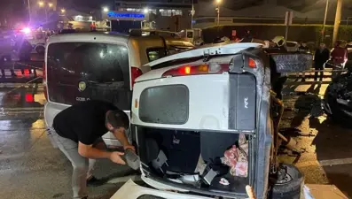 Ters yöne giren alkollü sürücü dehşet saçtı: 4 yaralı