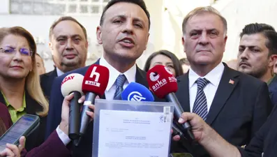 Özgür Çelik mazbatasını aldı