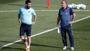 Arda Turan, Milli Takımı bırakacağı iddialarına yanıt verdi