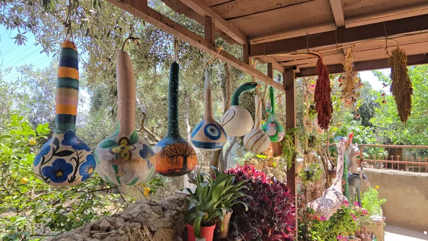 64 yaşındaki emekli öğretmen atıl malzemeleri dönüştürüyor: Bahçesini açık hava müzesine dönüştürdü 5 64 yaşındaki emekli öğretmen atıl malzemeleri dönüştürüyor: Bahçesini açık hava müzesine dönüştürdü 5